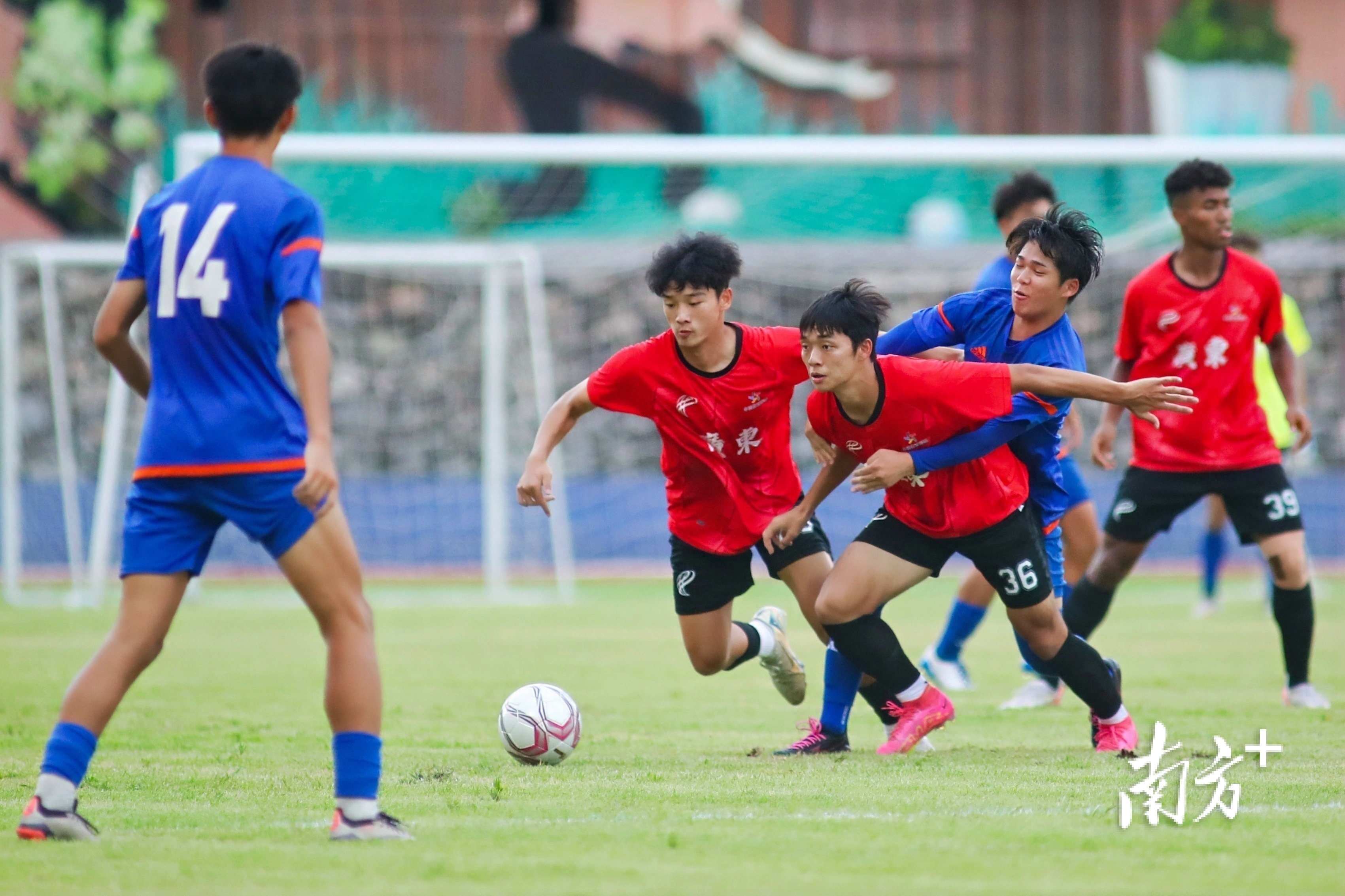 伍与广东实, 日本, 东南亚足球 伍与广东实, 日本, 东南亚足球
